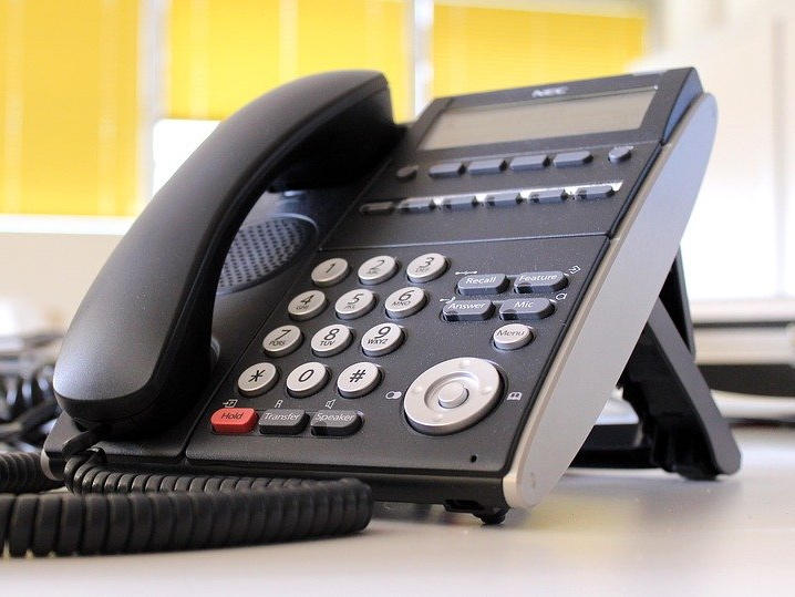 ZUS uruchomił kolejną usługę dla swoich klientów, czyli telefoniczną rezerwację wizyty w wybranej przez siebie placówce ZUS. Spotkanie z ekspertem można zarezerwować w dogodnym dla siebie terminie.