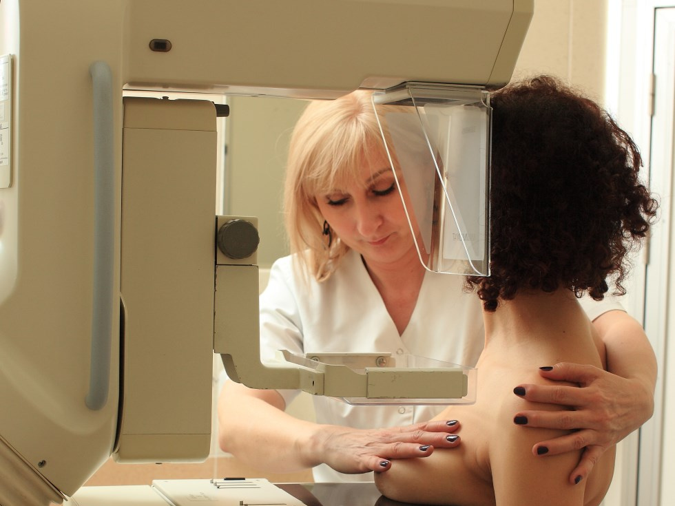 Badanie piersi mammografem