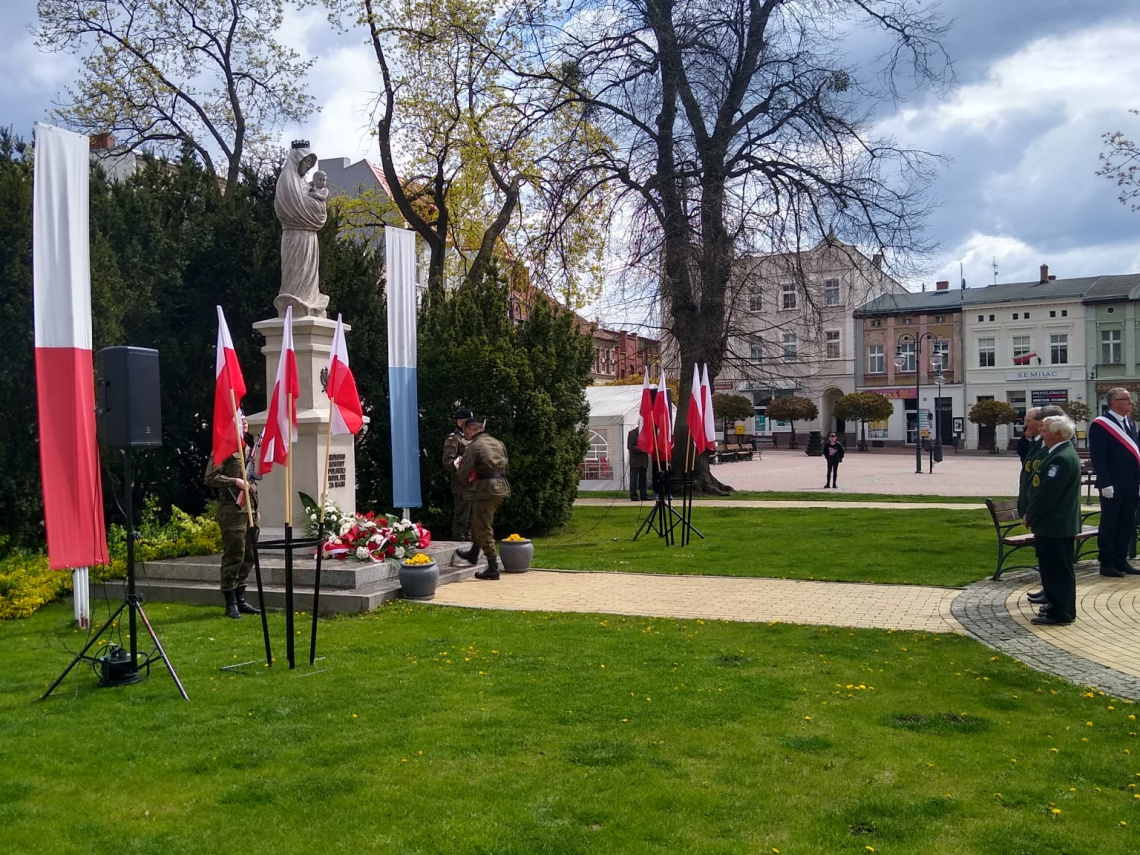 Na zdjęciu pomnik Matki Boskiej Królowej Korony Polski w Tucholi