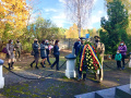 Odwiedzili cmentarz jeniecki z okresu I wojny światowej, zapalili znicze i złożyli wiązanki kwiatów przy pomniku. Mowa o rumuńskich delegatach, którzy 23 października br. przyjechali do Tucholi.