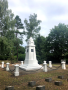 Odnowiony pomnik na cmentarzu przy dawnym obozie jenieckim w Tucholi