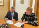 Burmistrz i wykonawca inwestycji podpisali umowę