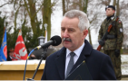 Burmistrz Tadeusz Kowalski podczas przemówienia w 2023 roku
