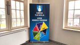 Na zdjęciu rollup z napisem: Gmina Tuchola wspiera organizacje pozarządowe