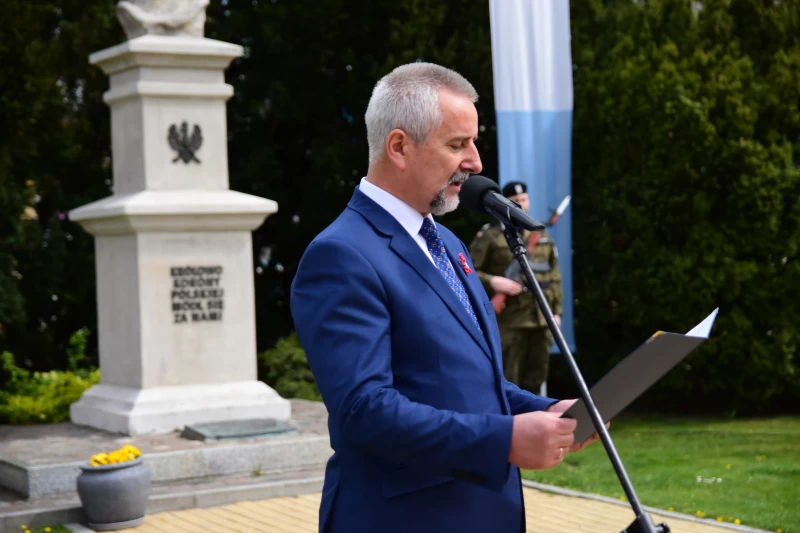 Burmistrz Tadeusz Kowalski wygłasza przemówienie, fot. Lucyna Zdanowska/Tygodnik Tucholski