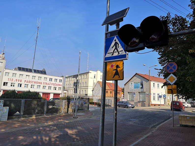 Sygnalizacja świetlna przy straży pożarnej w Tucholi