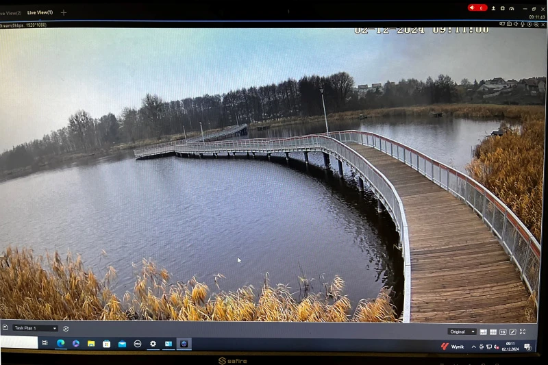 Widok z kamery monitoringu na promenadę